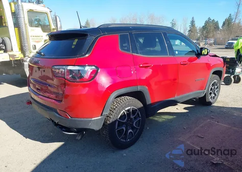 2025 Jeep Compass Trailhawk 4X4 z USA, uszkodzony, nr VIN 3C4NJDDN5ST622096